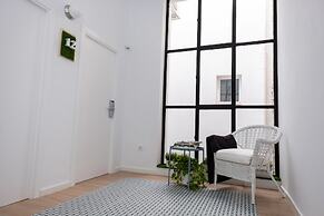 Gómez Rooms