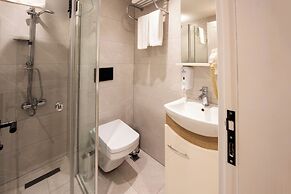 B Guest Hotel