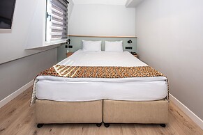B Guest Hotel
