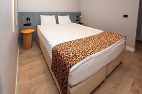 B Guest Hotel