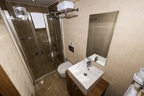 B Guest Hotel