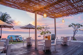 Lovina Beach Club & Resort