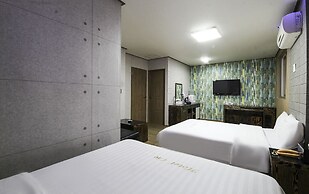 Hotel Lie