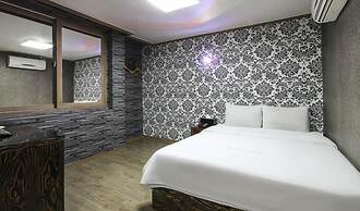 Hotel Lie