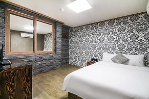 Hotel Lie