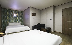 Hotel Lie
