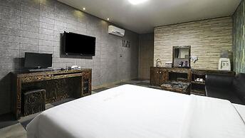 Hotel Lie