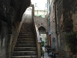 Get Split Luxury Apartment