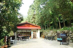 Hillside Plot Inn