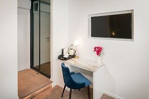 Flos Luxury Rooms