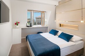 Flos Luxury Rooms