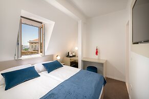 Flos Luxury Rooms