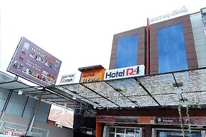 OYO 861 R Four Hotel