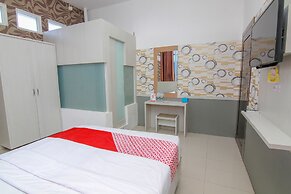 OYO 861 R Four Hotel