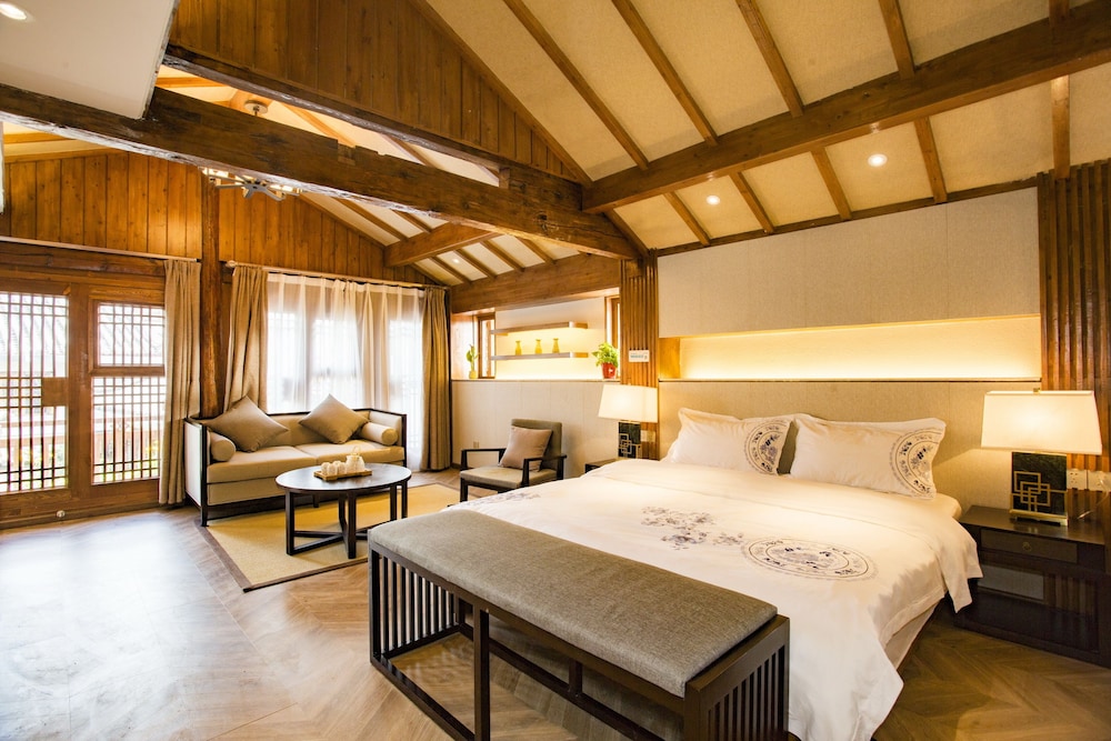 Lijang First Bay Hotel