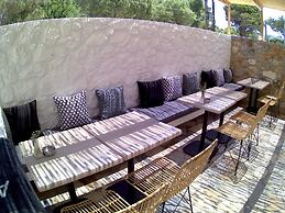 Aellia Hotel & Suites