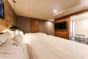 Gray 191 Hotel