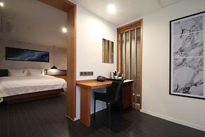 Gray 191 Hotel