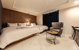 Gray 191 Hotel