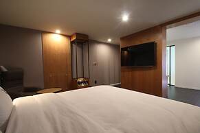 Gray 191 Hotel