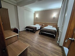 Şahin Hotel