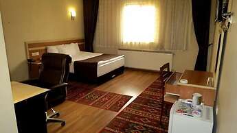 Şahin Hotel