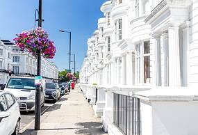 Gloucester Terrace by Lime Street