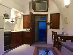 Tzannis Cave House