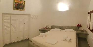 Tzannis Cave House