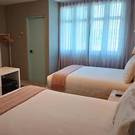 Trópica Beach Hotel