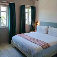 Trópica Beach Hotel