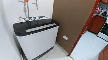 Tropical Condo BBQ Pool 5min to Airport
