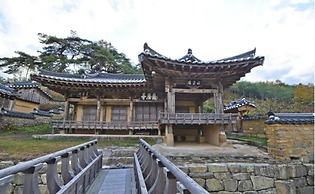 Gwiae Traditional House