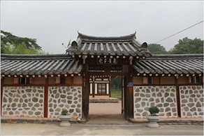 Gwiae Traditional House