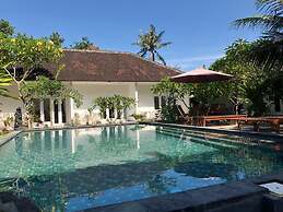 Arta Garden Guest House & Hostel