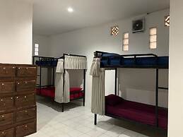 Arta Garden Guest House & Hostel