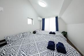 Higashi-Rokugo House WHITE by Tranova