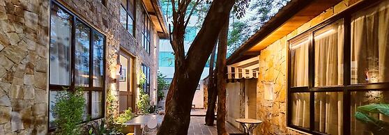 Hotel North House