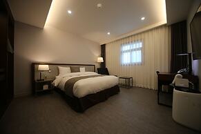 Hotel J's