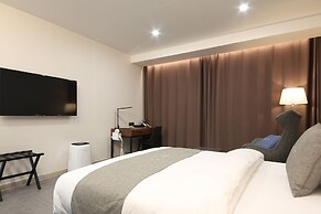 Hotel J's