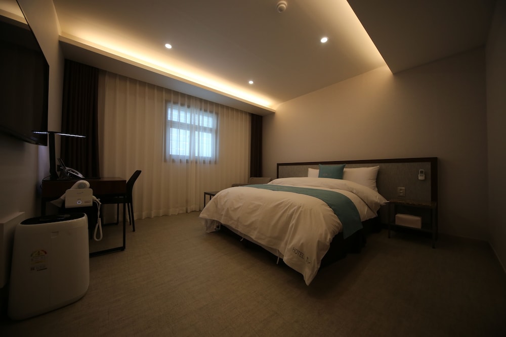 Hotel J's