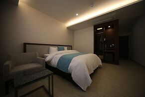 Hotel J's