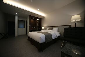 Hotel J's