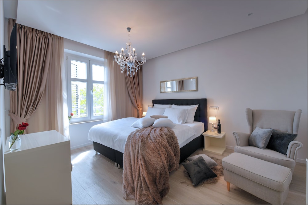 Via Porto Rooms