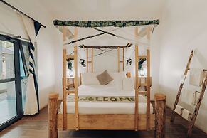 Chanya Lodge