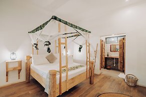 Chanya Lodge