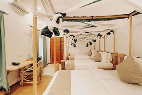Chanya Lodge