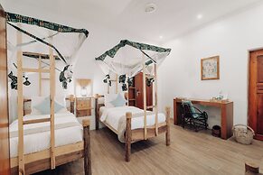 Chanya Lodge