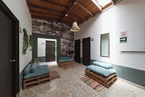 Living Hostal - Hostel