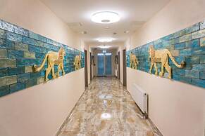 Hotel Babylon